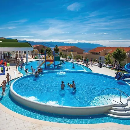 Amazing In With Outdoor Swimming Pool, Sauna And 2 Bedrooms Apartment *