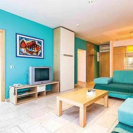 Amazing In With Outdoor Swimming Pool, Sauna And 2 Bedrooms Apartment