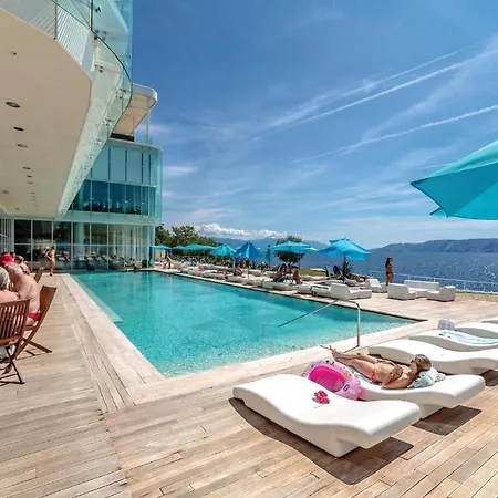 Amazing In With Outdoor Swimming Pool, Sauna And 2 Bedrooms * Novi Vinodolski