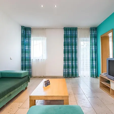 Apartment Amazing In With Outdoor Swimming Pool, Sauna And 2 Bedrooms *
