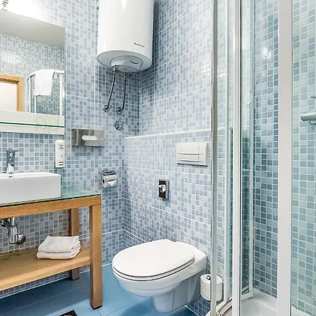 Amazing In With Outdoor Swimming Pool, Sauna And 2 Bedrooms *