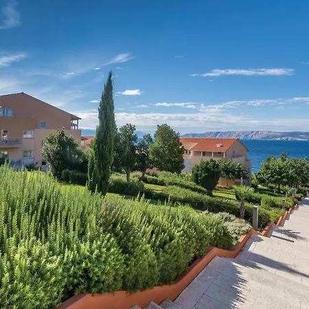 Amazing In With Outdoor Swimming Pool, Sauna And 2 Bedrooms Apartment *