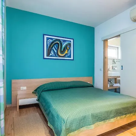 Amazing In With Outdoor Swimming Pool, Sauna And 2 Bedrooms Apartment Novi Vinodolski