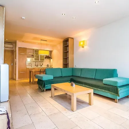 Amazing In With Outdoor Swimming Pool, Sauna And 2 Bedrooms *